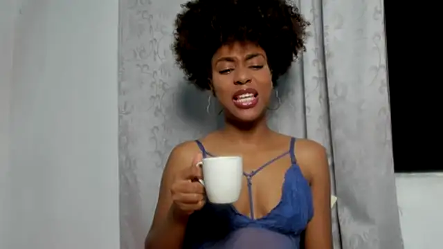 thaimy  online show from 10-31-25, 12:22