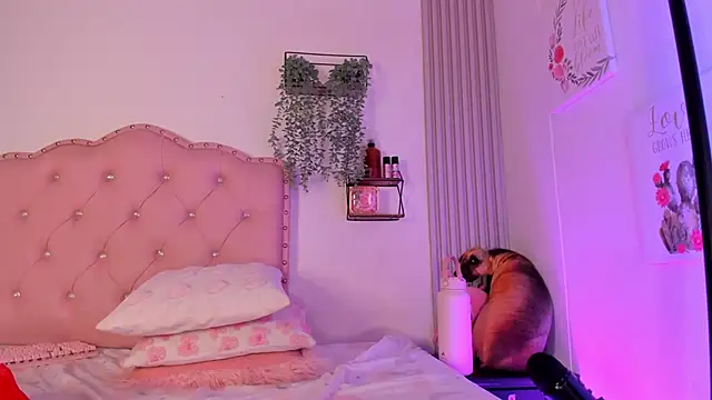 Snapshot of sweet_nicole_11 chatting on 09-13-25, 12:27 sweet nicole 11 online show from 09-13-25, 12:27