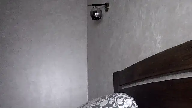 JulianaGold1 online show from 11-18-25, 10:47