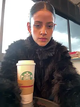 alana15 online show from 12-19-25, 09:44