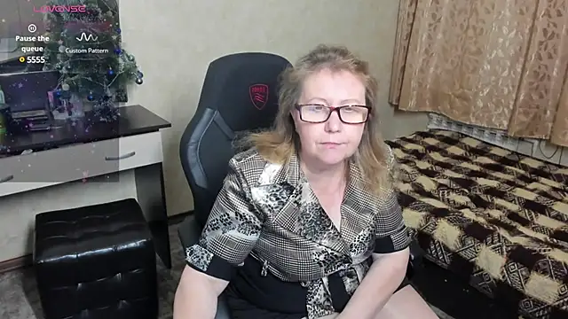 Frau Marta online show from 01-12-25, 04:08