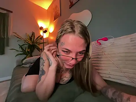 Snapshot of chloetease chatting on 07-08-26, 03:00 chloetease online show from 07-08-26, 03:00