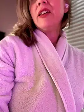 MaiseKnox online show from 11-15-25, 10:15