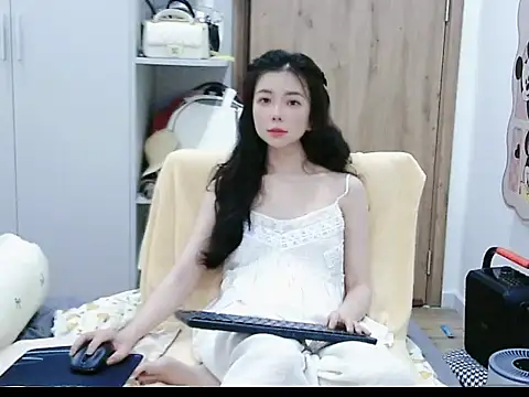 Snapshot of Cute_Ruby01 chatting on 06-20-26, 11:35 Cute Ruby01 online show from 06-20-26, 11:35