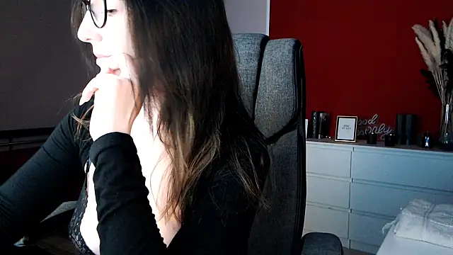 Alina Lamour online show from 04-19-26, 06:32