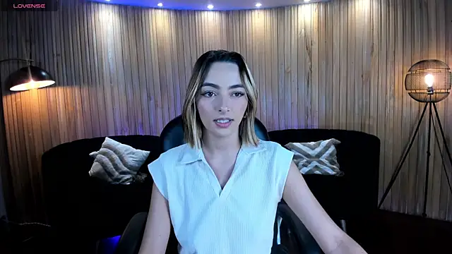 Snapshot of MelissaMoore_ chatting on 04-28-26, 08:52 MelissaMoore online show from 04-28-26, 08:52