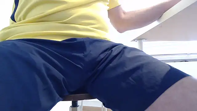 Snapshot of papiculo86 chatting on 03-05-25, 04:02 papiculo86 online show from 03-05-25, 04:02