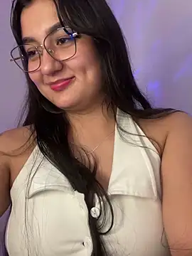 Snapshot of yessi_rose chatting on 10-22-25, 03:51 yessi rose online show from 10-22-25, 03:51