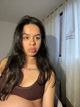 Snapshot of xlovelygirlx chatting on 10-31-25, 10:33 xlovelygirlx online show from 10-31-25, 10:33