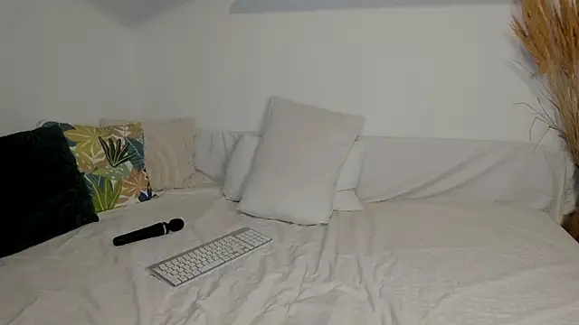 Snapshot of Jadore_able chatting on 02-05-26, 02:38 Jadore able online show from 02-05-26, 02:38