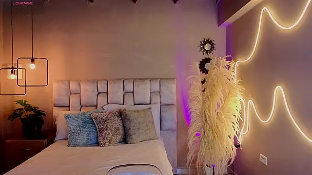 pamela reyes  online show from 09-23-25, 07:06