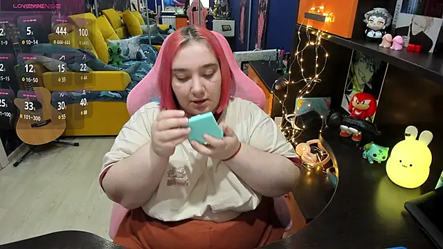 Snapshot of Softie_Sofy chatting on 02-04-25, 01:27 Softie Sofy online show from 02-04-25, 01:27