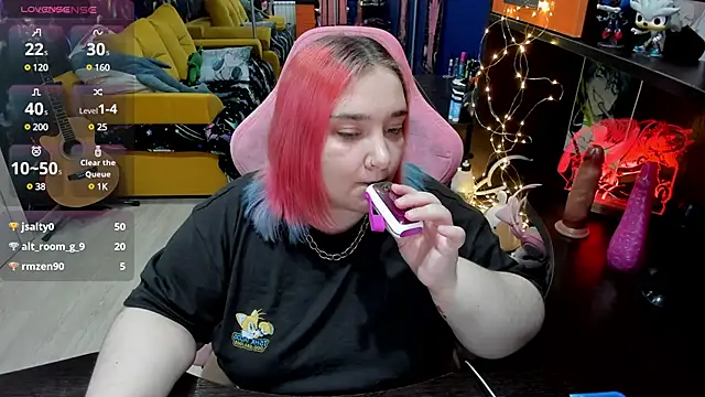 Snapshot of Softie_Sofy chatting on 03-22-25, 10:28 Softie Sofy online show from 03-22-25, 10:28