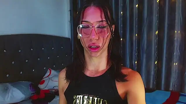 Snapshot of Kenisha_Sweet chatting on 02-15-26, 06:10 Kenisha Sweet online show from 02-15-26, 06:10