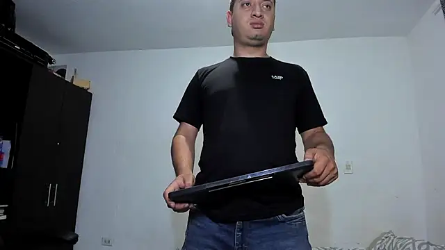 Snapshot of ares_sexxx chatting on 04-21-26, 04:41 ares sexxx online show from 04-21-26, 04:41