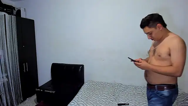 Snapshot of ares_sexxx chatting on 05-17-26, 01:36 ares sexxx online show from 05-17-26, 01:36