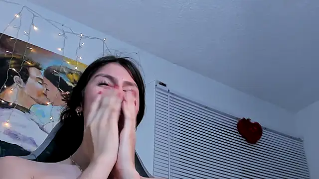 valeria gonzales  online show from 12-21-24, 07:45