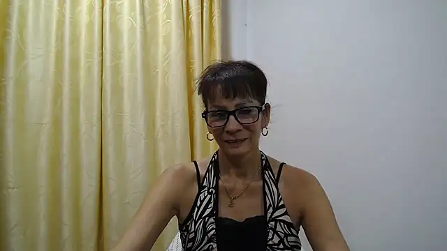 Snapshot of mommysexy16 chatting on 10-30-25, 03:08 mommysexy16 online show from 10-30-25, 03:08