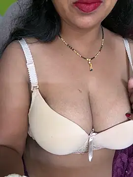 Snapshot of Anushka_21 chatting on 06-20-26, 01:30 Anushka 21 online show from 06-20-26, 01:30