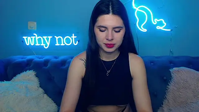 Snapshot of ViollinaLove chatting on 02-13-26, 05:47 ViollinaLove online show from 02-13-26, 05:47