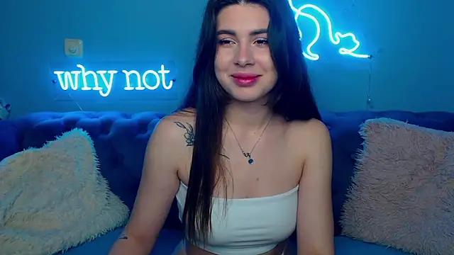 Snapshot of ViollinaLove chatting on 02-14-26, 05:37 ViollinaLove online show from 02-14-26, 05:37