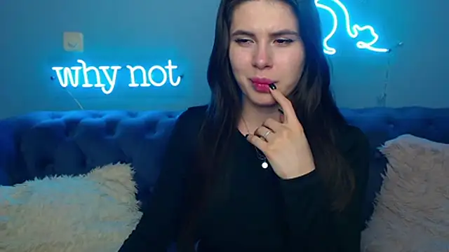 Snapshot of ViollinaLove chatting on 02-21-26, 05:47 ViollinaLove online show from 02-21-26, 05:47