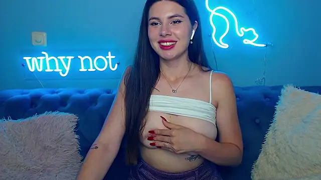Snapshot of ViollinaLove chatting on 06-21-26, 04:48 ViollinaLove online show from 06-21-26, 04:48