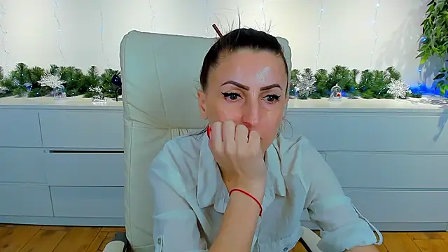 Snapshot of Rebecca_Diamond chatting on 01-20-25, 06:31 Rebecca Diamond online show from 01-20-25, 06:31