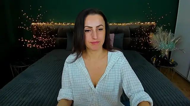Snapshot of Rebecca_Diamond chatting on 01-23-25, 07:32 Rebecca Diamond online show from 01-23-25, 07:32