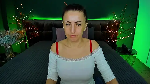 Snapshot of Rebecca_Diamond chatting on 01-26-25, 06:28 Rebecca Diamond online show from 01-26-25, 06:28