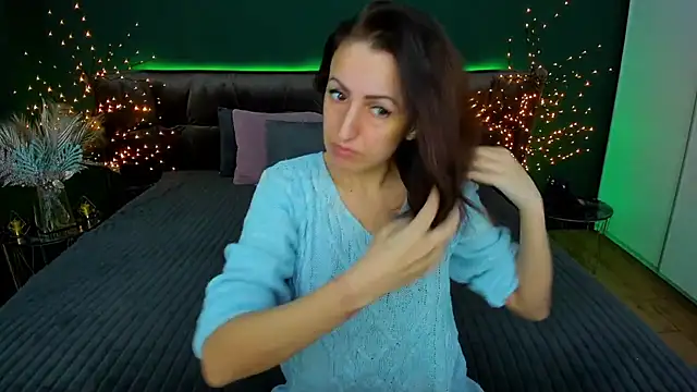 Snapshot of Rebecca_Diamond chatting on 02-02-25, 06:37 Rebecca Diamond online show from 02-02-25, 06:37