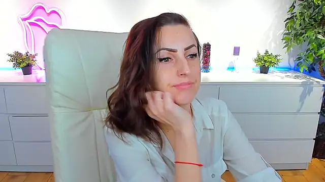 Snapshot of Rebecca_Diamond chatting on 02-03-25, 06:34 Rebecca Diamond online show from 02-03-25, 06:34