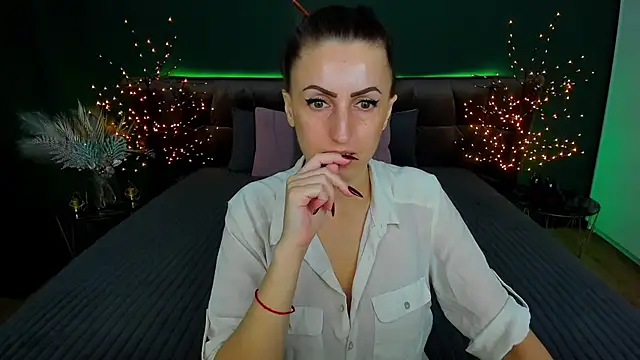 Snapshot of Rebecca_Diamond chatting on 02-05-25, 06:35 Rebecca Diamond online show from 02-05-25, 06:35