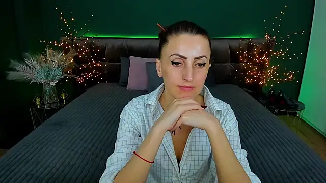 Snapshot of Rebecca_Diamond chatting on 02-06-25, 03:52 Rebecca Diamond online show from 02-06-25, 03:52