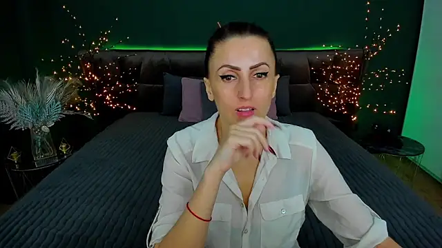 Snapshot of Rebecca_Diamond chatting on 02-13-25, 10:55 Rebecca Diamond online show from 02-13-25, 10:55