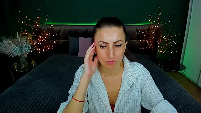 Snapshot of Rebecca_Diamond chatting on 02-16-25, 12:43 Rebecca Diamond online show from 02-16-25, 12:43