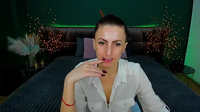 Snapshot of Rebecca_Diamond chatting on 02-17-25, 03:42 Rebecca Diamond online show from 02-17-25, 03:42