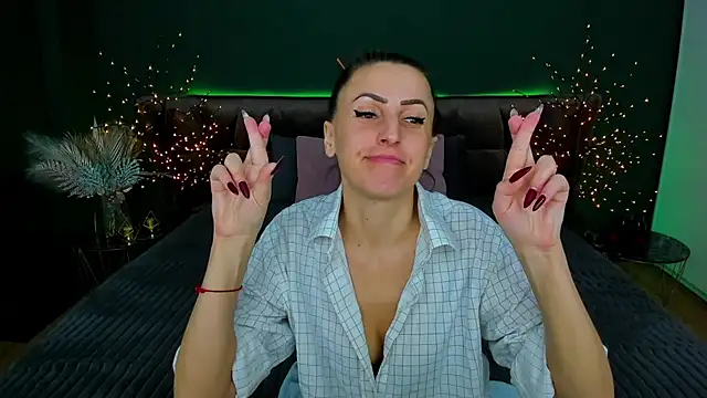 Snapshot of Rebecca_Diamond chatting on 02-18-25, 06:26 Rebecca Diamond online show from 02-18-25, 06:26