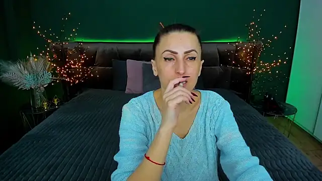 Snapshot of Rebecca_Diamond chatting on 02-19-25, 06:44 Rebecca Diamond online show from 02-19-25, 06:44