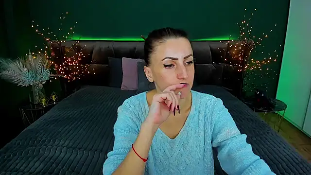 Snapshot of Rebecca_Diamond chatting on 02-19-25, 09:50 Rebecca Diamond online show from 02-19-25, 09:50