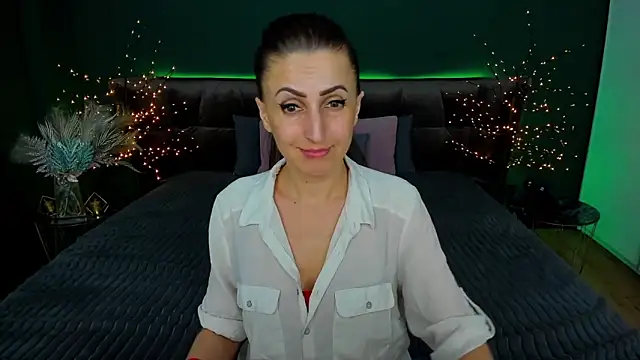 Snapshot of Rebecca_Diamond chatting on 02-26-25, 03:52 Rebecca Diamond online show from 02-26-25, 03:52