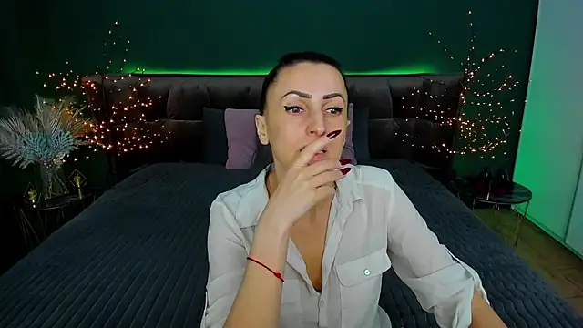 Snapshot of Rebecca_Diamond chatting on 03-03-25, 06:26 Rebecca Diamond online show from 03-03-25, 06:26
