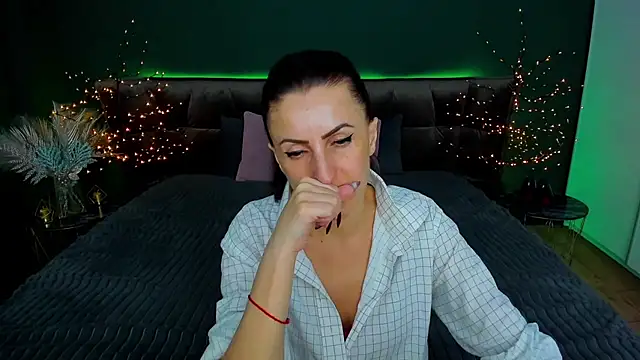Snapshot of Rebecca_Diamond chatting on 03-05-25, 03:29 Rebecca Diamond online show from 03-05-25, 03:29