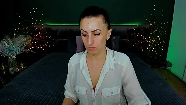 Snapshot of Rebecca_Diamond chatting on 03-09-25, 01:04 Rebecca Diamond online show from 03-09-25, 01:04
