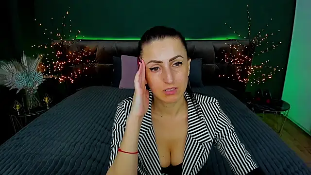 Snapshot of Rebecca_Diamond chatting on 03-18-25, 09:42 Rebecca Diamond online show from 03-18-25, 09:42