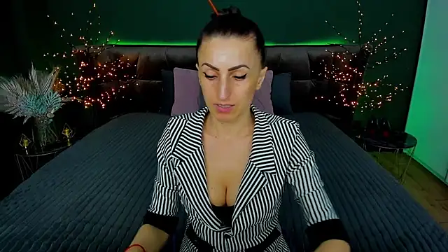 Snapshot of Rebecca_Diamond chatting on 03-18-25, 12:47 Rebecca Diamond online show from 03-18-25, 12:47
