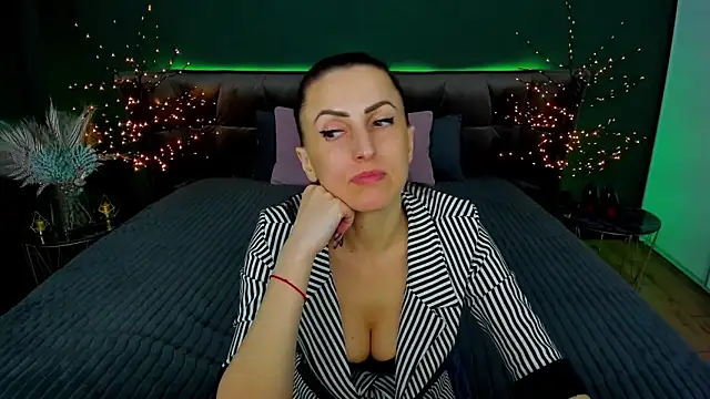 Snapshot of Rebecca_Diamond chatting on 03-18-25, 03:53 Rebecca Diamond online show from 03-18-25, 03:53