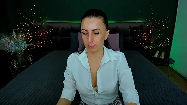 Snapshot of Rebecca_Diamond chatting on 03-19-25, 12:23 Rebecca Diamond online show from 03-19-25, 12:23
