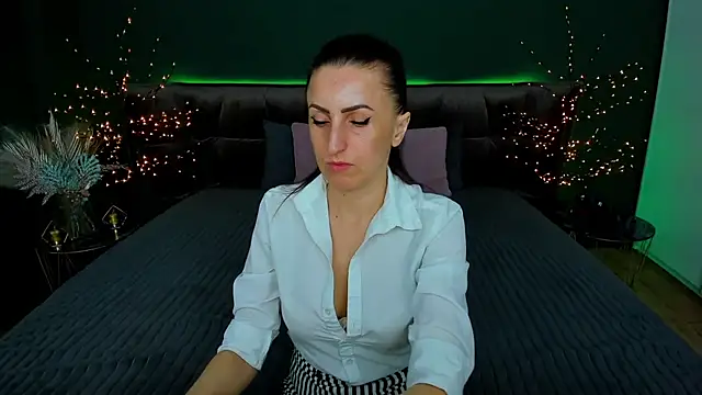 Snapshot of Rebecca_Diamond chatting on 03-19-25, 03:29 Rebecca Diamond online show from 03-19-25, 03:29