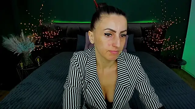Snapshot of Rebecca_Diamond chatting on 03-21-25, 06:27 Rebecca Diamond online show from 03-21-25, 06:27